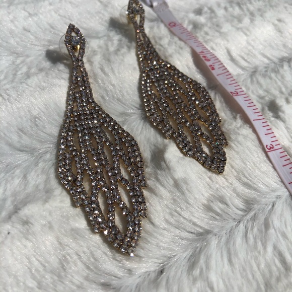 Jeweled 3 inch drop sparkling stunner Eyecatcher✨ - Picture 7 of 12